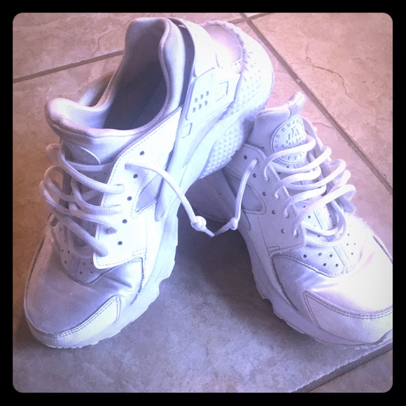 Nike Shoes - Nike Huraches size 9.5, great condition!